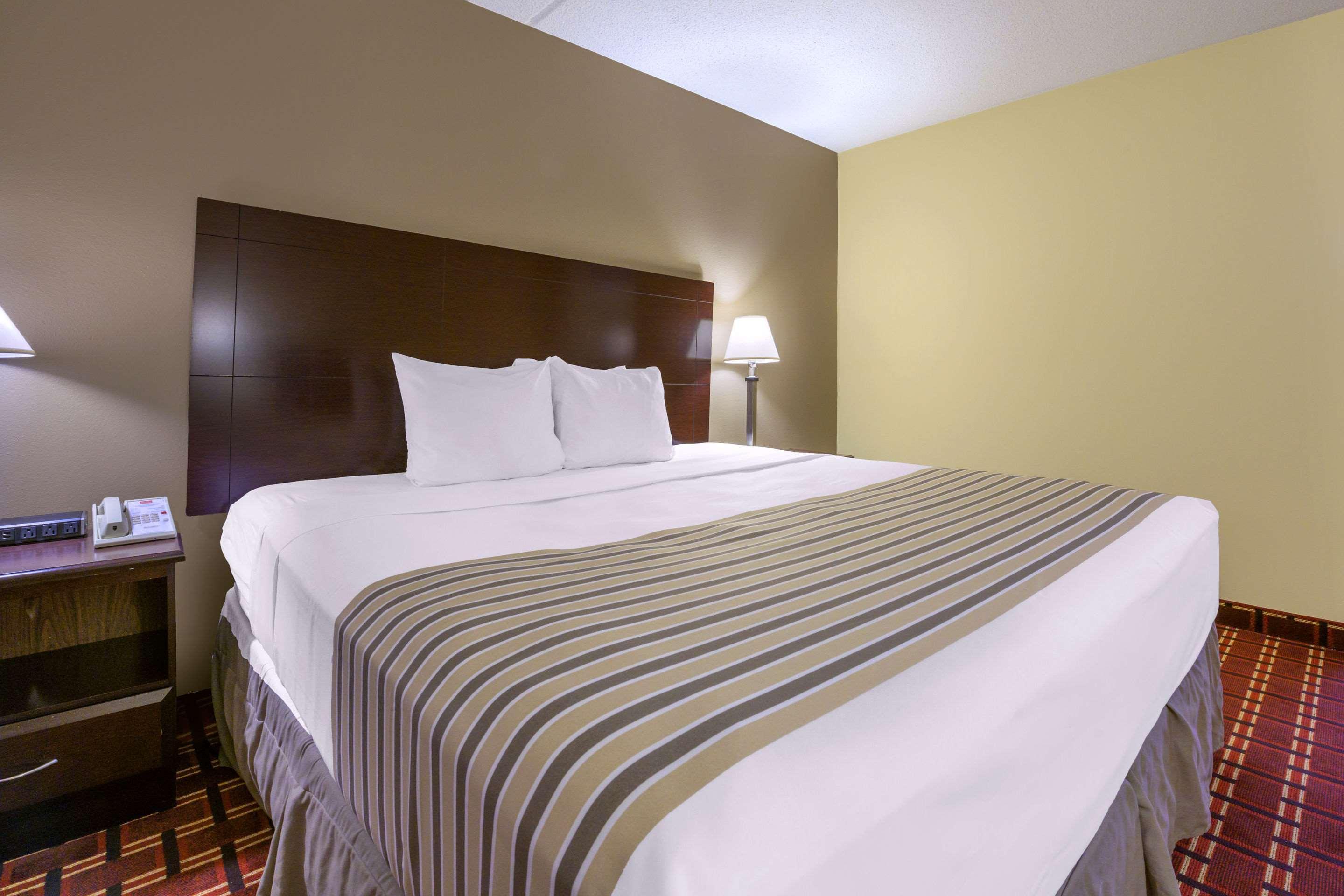 Econo Lodge Inn & Suites Triadelphia - Wheeling Ngoại thất bức ảnh