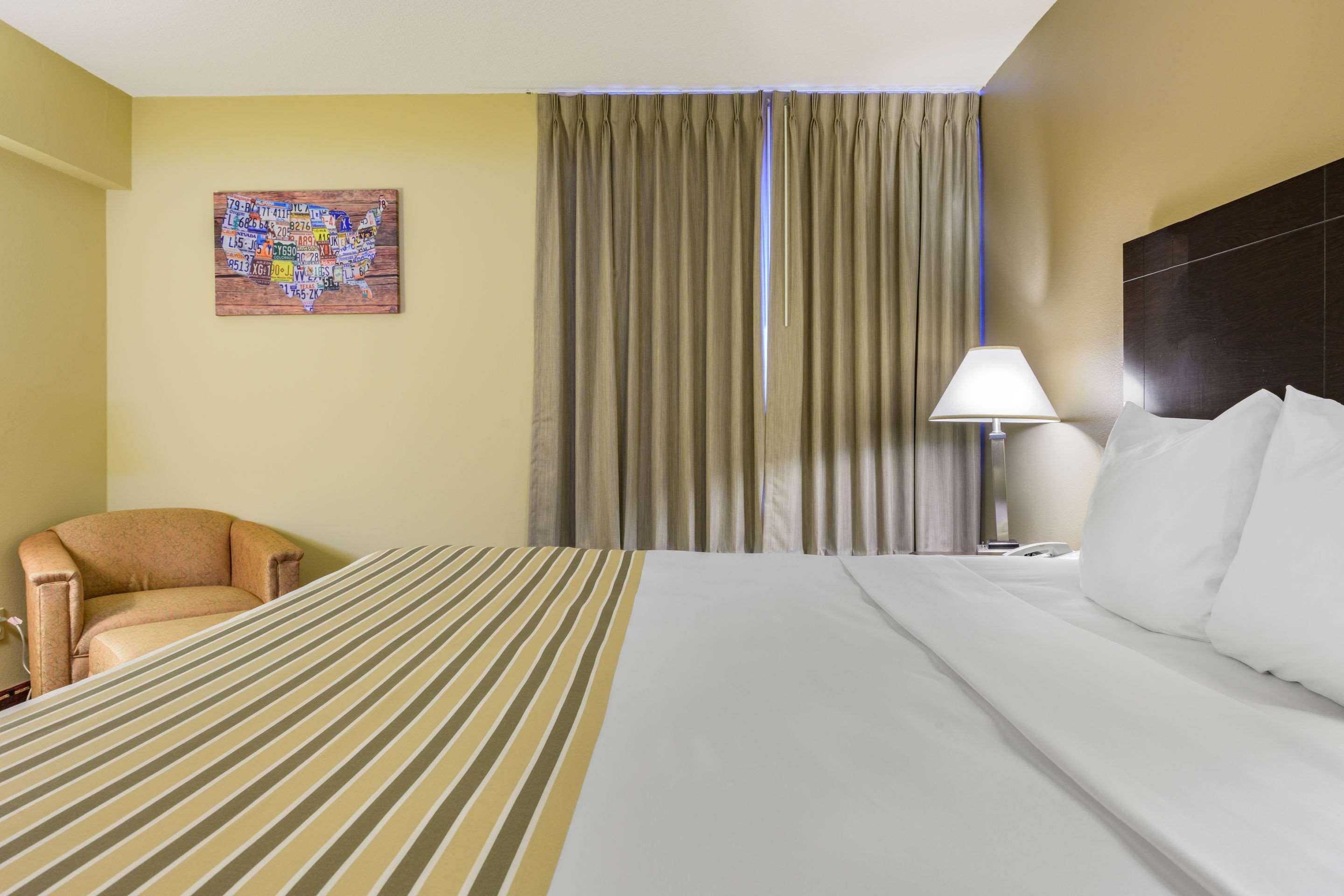 Econo Lodge Inn & Suites Triadelphia - Wheeling Ngoại thất bức ảnh