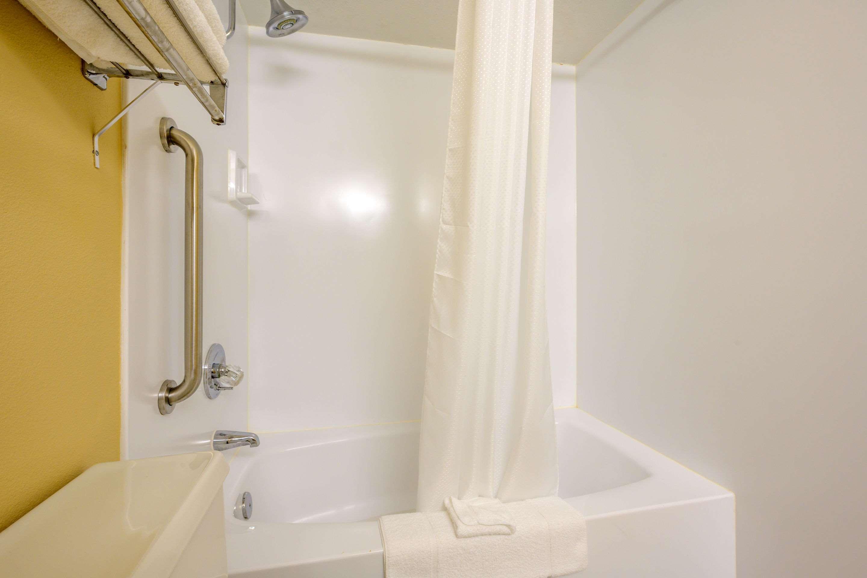 Econo Lodge Inn & Suites Triadelphia - Wheeling Ngoại thất bức ảnh