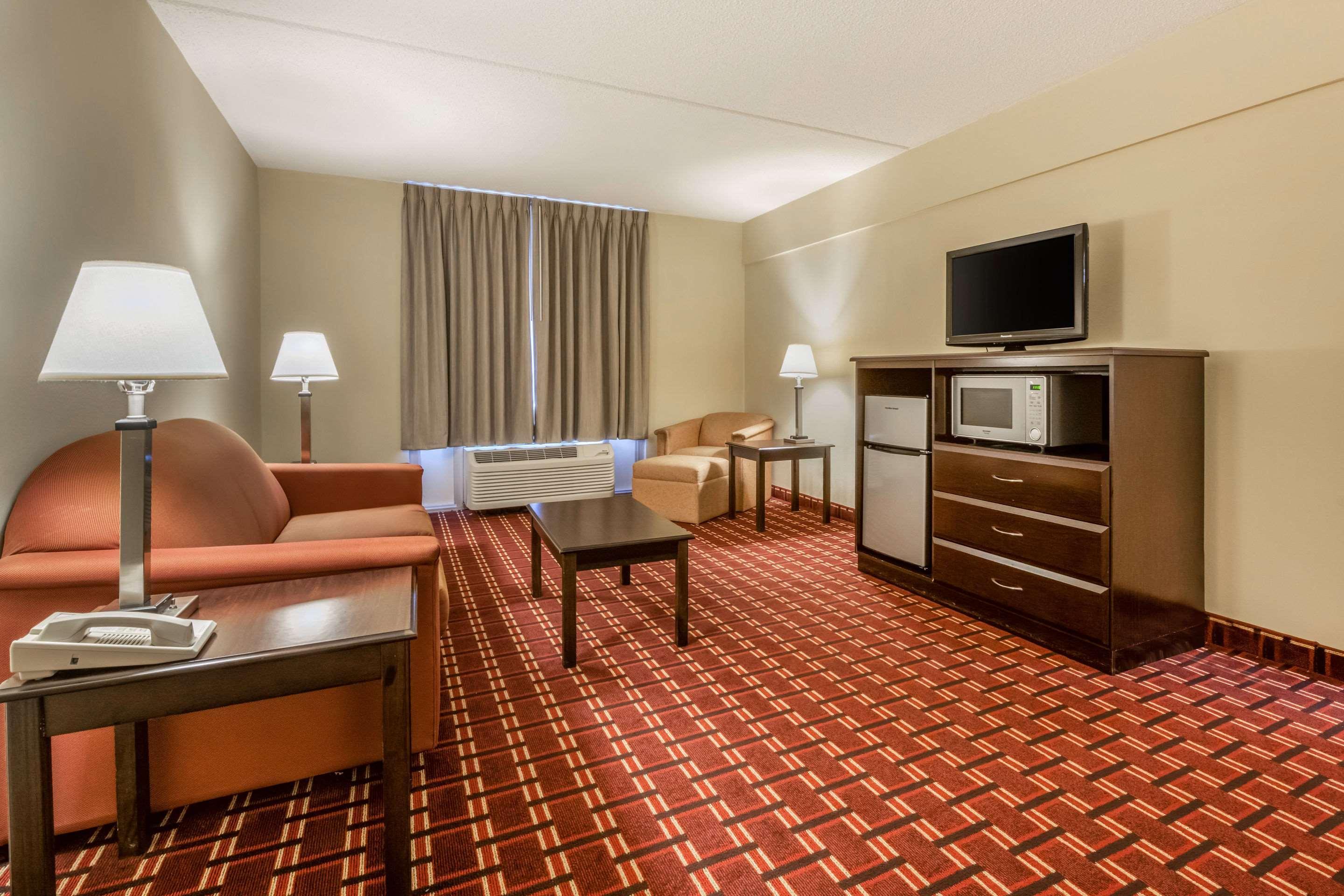 Econo Lodge Inn & Suites Triadelphia - Wheeling Ngoại thất bức ảnh