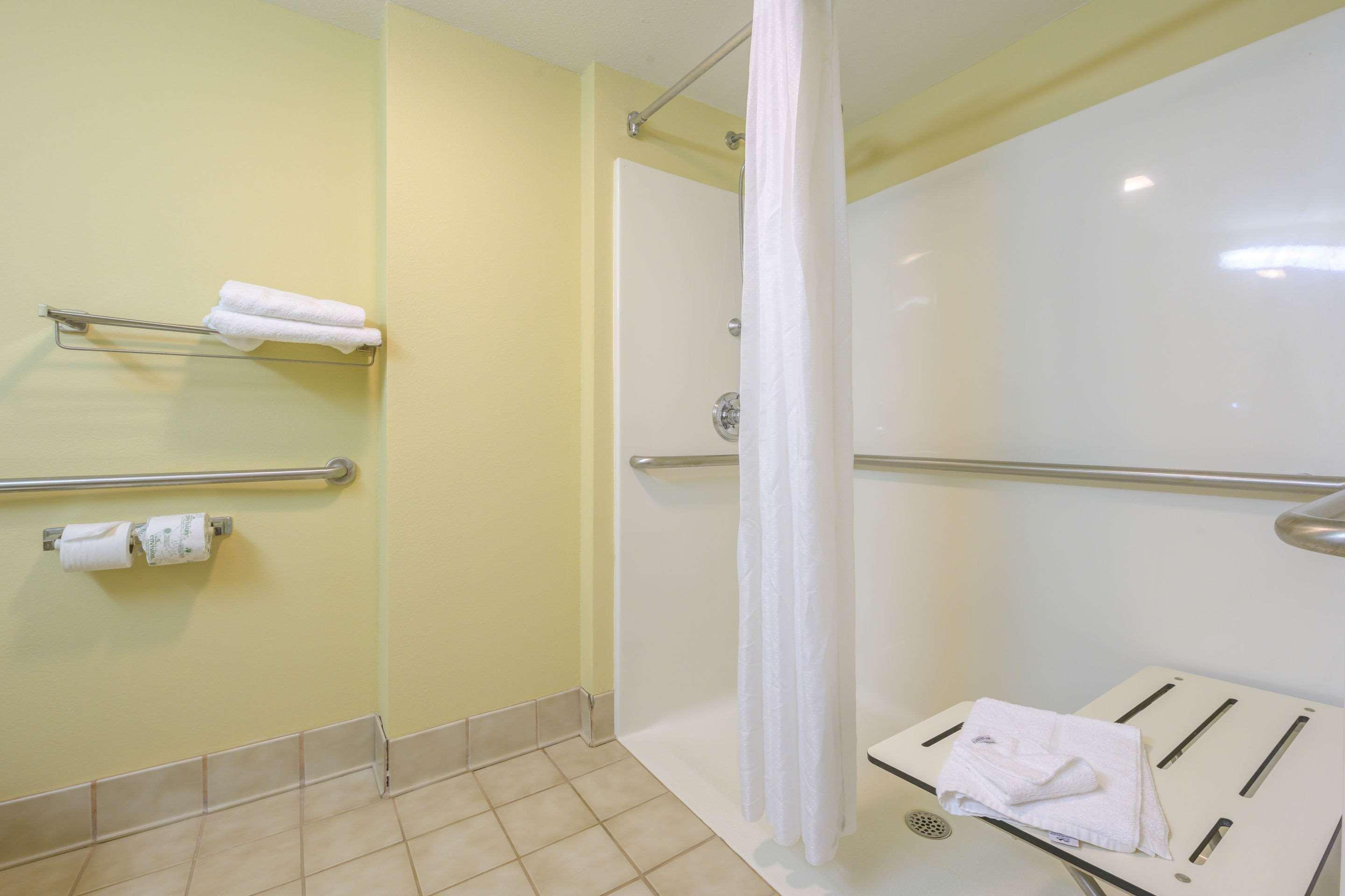 Econo Lodge Inn & Suites Triadelphia - Wheeling Ngoại thất bức ảnh