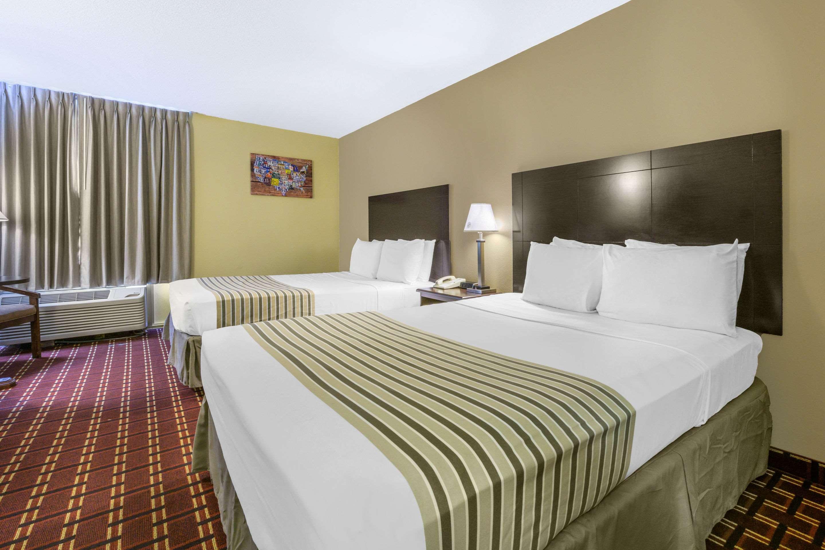 Econo Lodge Inn & Suites Triadelphia - Wheeling Ngoại thất bức ảnh