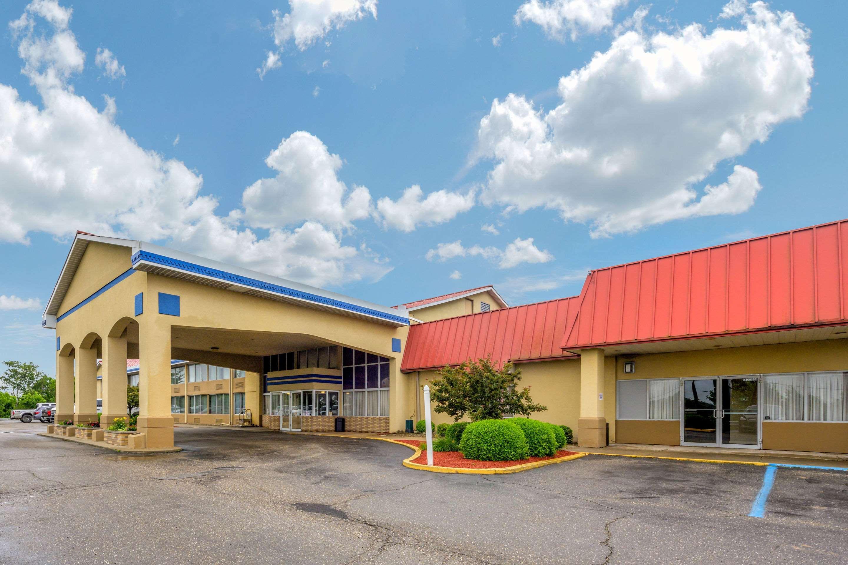 Econo Lodge Inn & Suites Triadelphia - Wheeling Ngoại thất bức ảnh