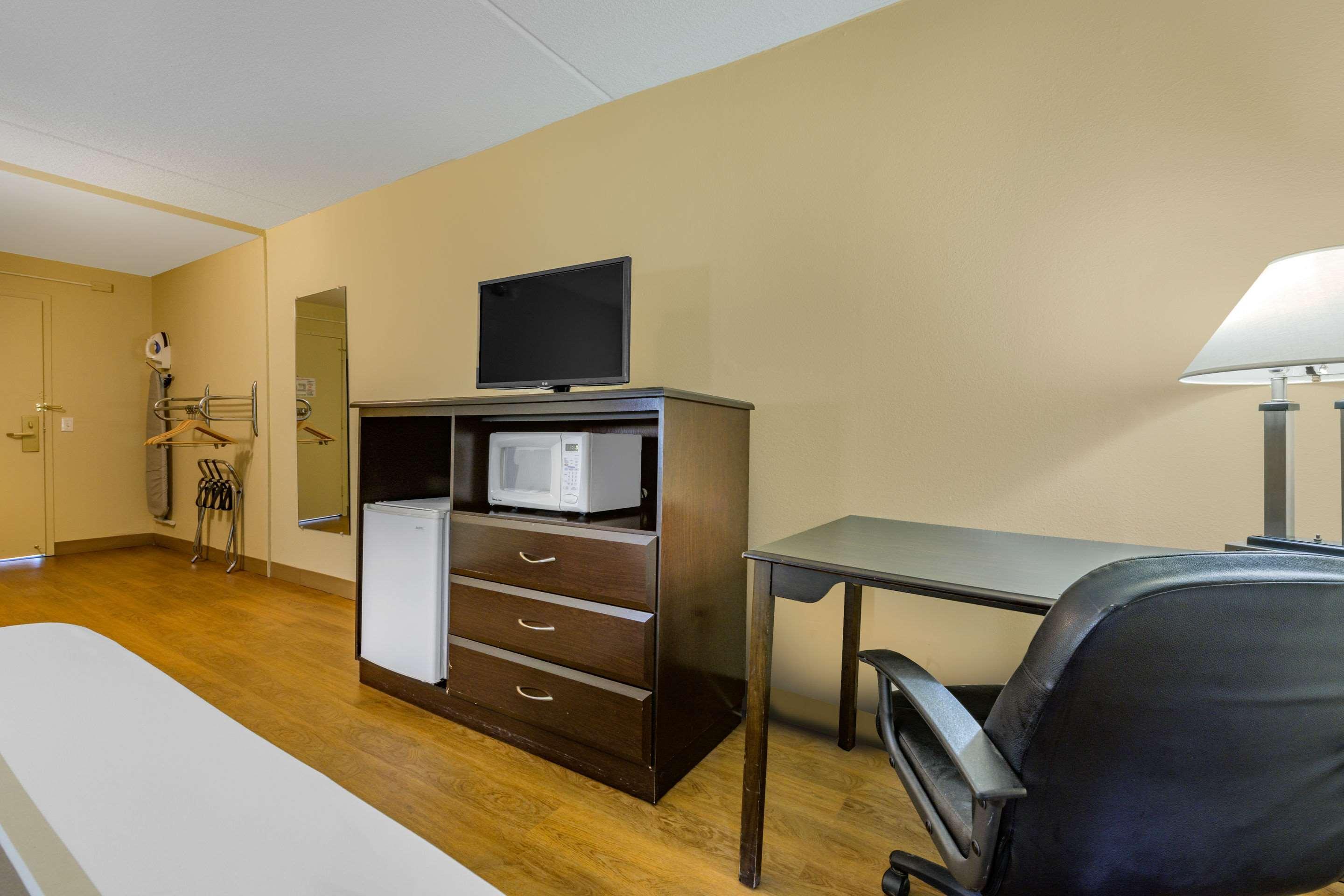 Econo Lodge Inn & Suites Triadelphia - Wheeling Ngoại thất bức ảnh