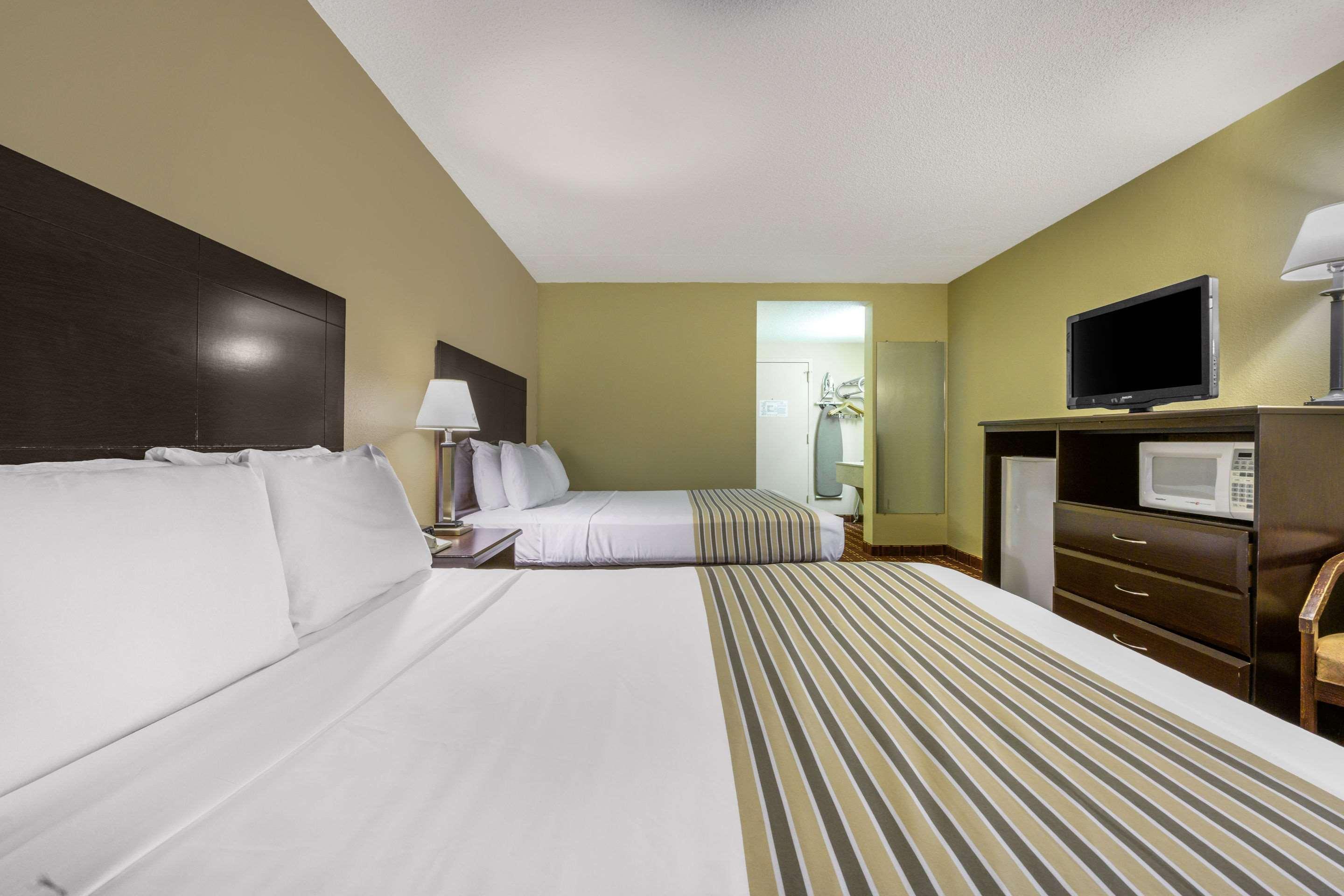 Econo Lodge Inn & Suites Triadelphia - Wheeling Ngoại thất bức ảnh