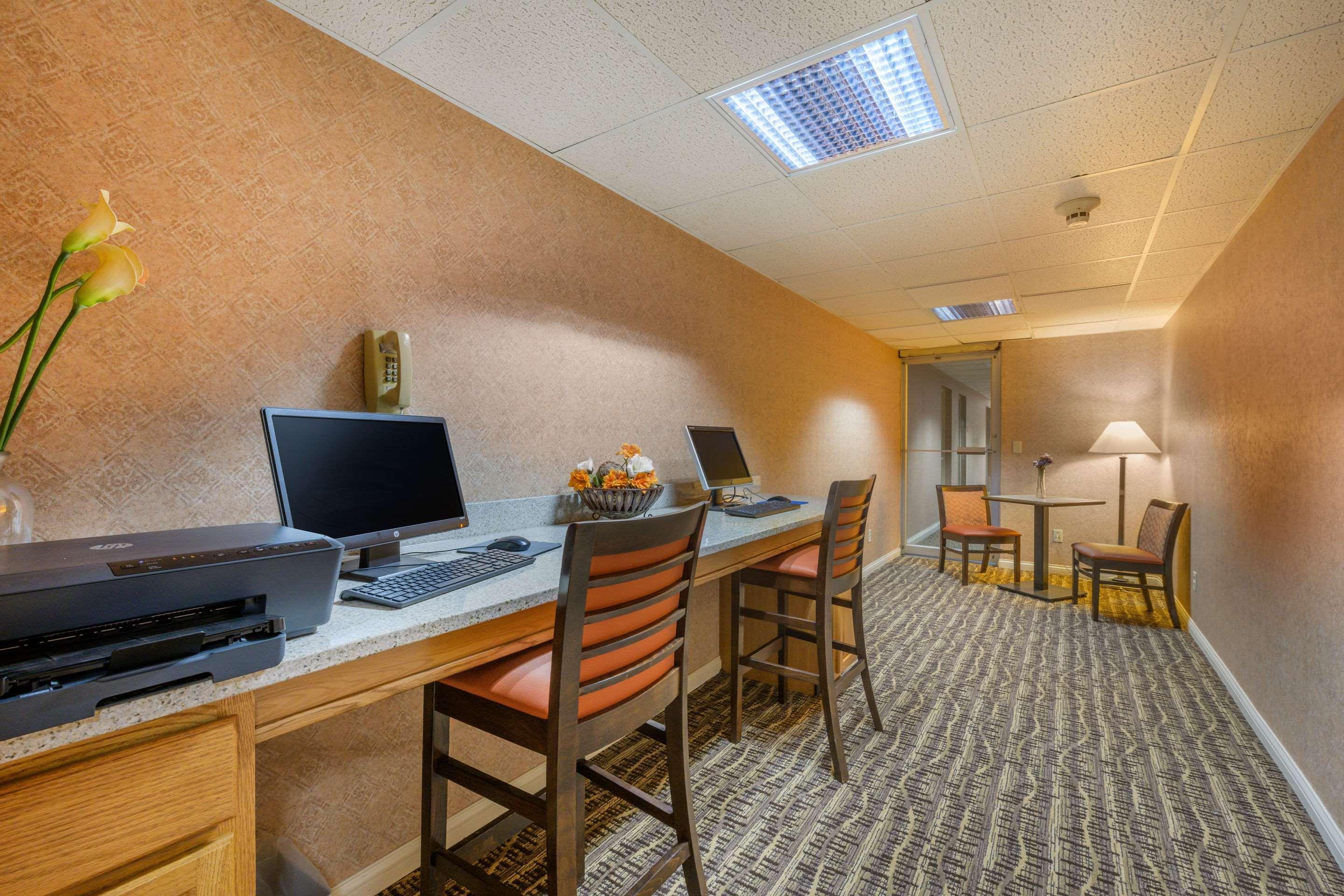 Econo Lodge Inn & Suites Triadelphia - Wheeling Ngoại thất bức ảnh