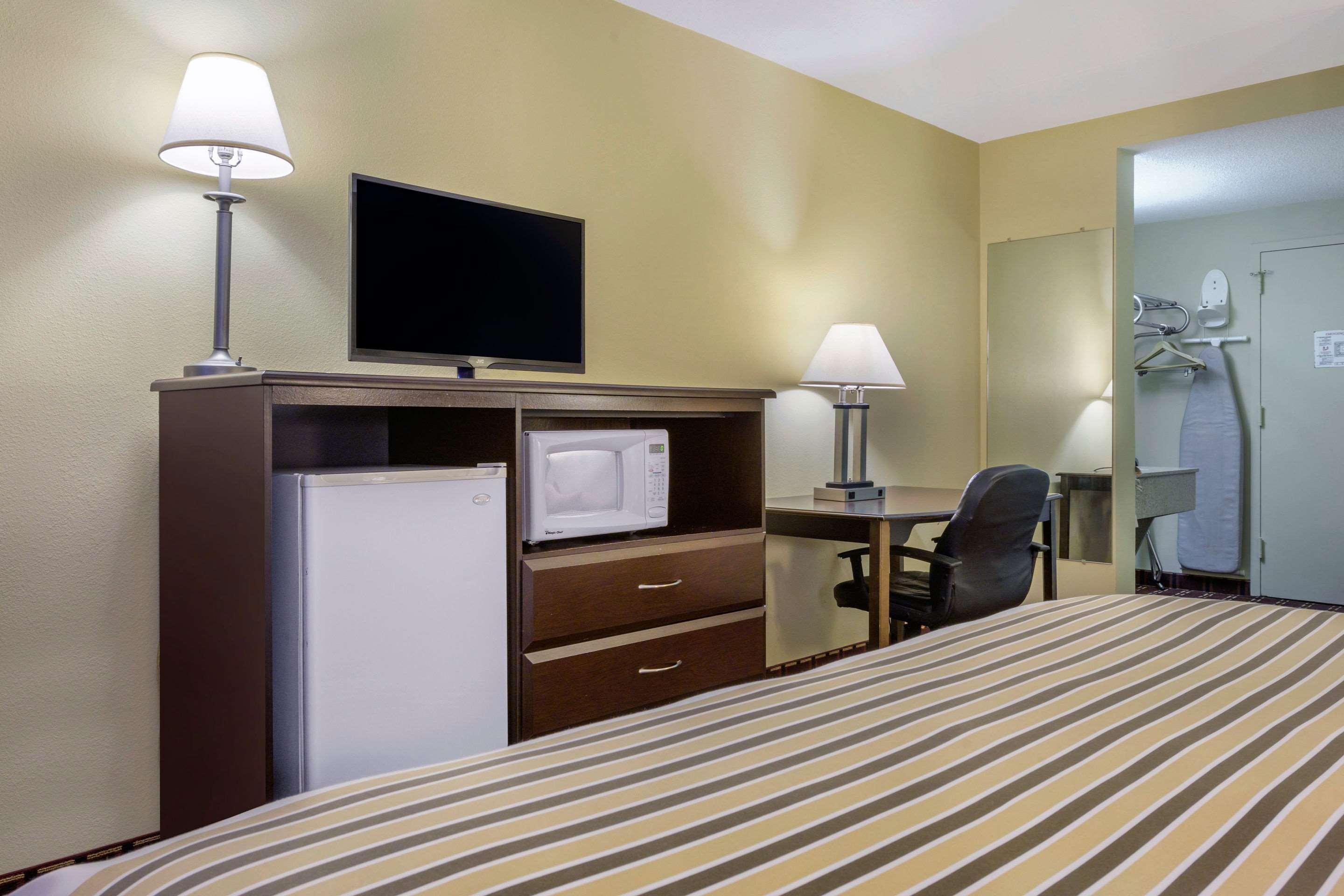 Econo Lodge Inn & Suites Triadelphia - Wheeling Ngoại thất bức ảnh