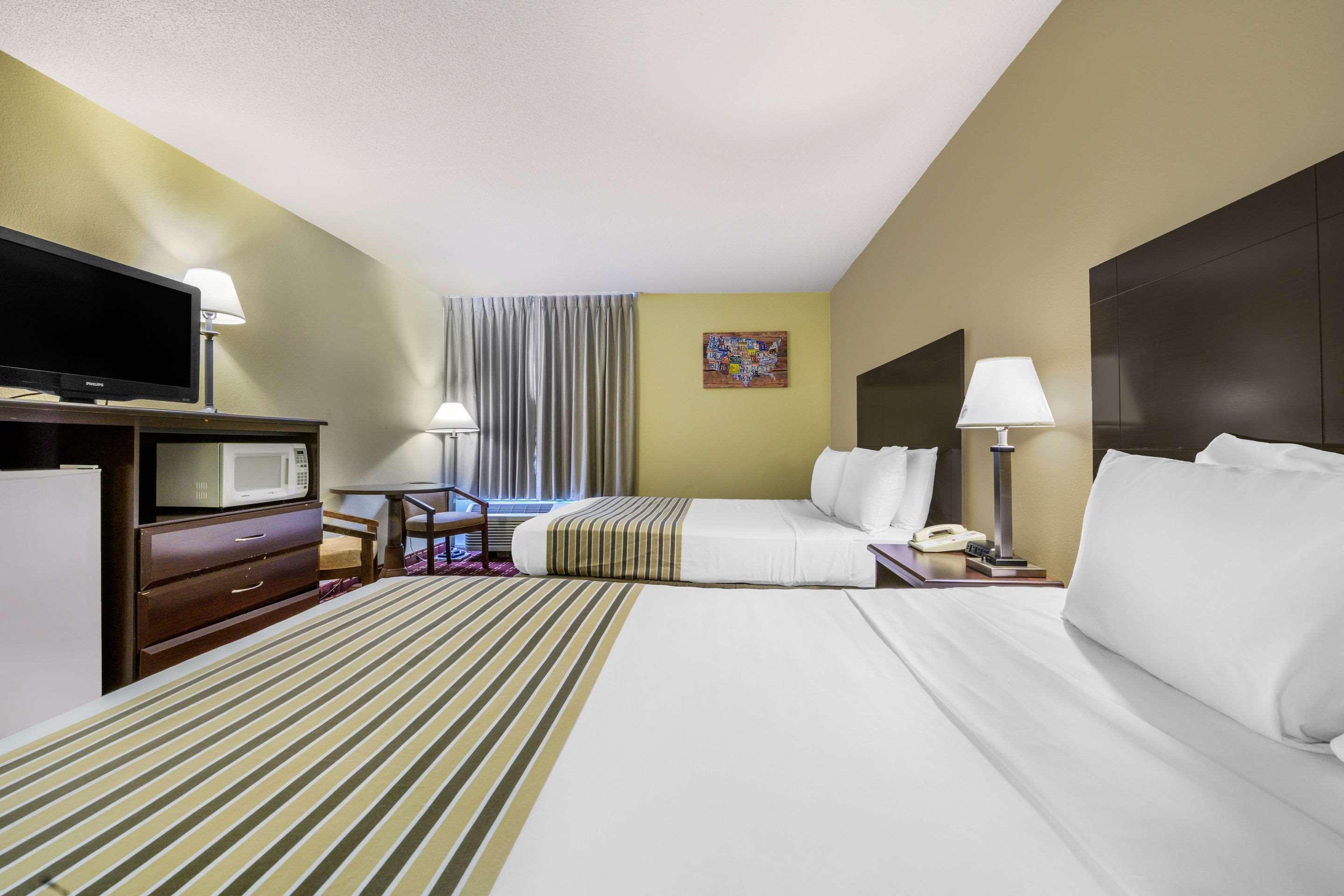 Econo Lodge Inn & Suites Triadelphia - Wheeling Ngoại thất bức ảnh