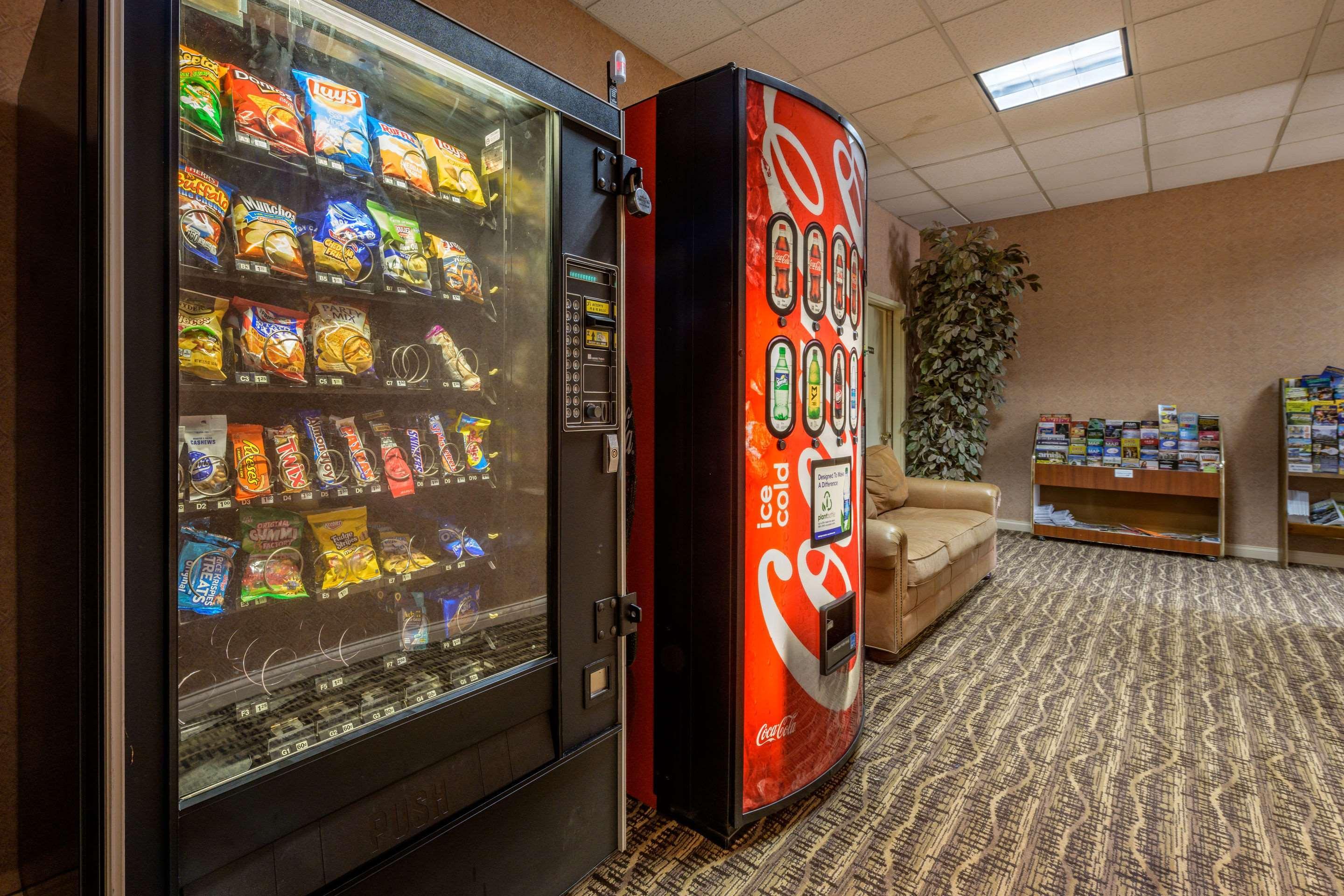 Econo Lodge Inn & Suites Triadelphia - Wheeling Ngoại thất bức ảnh