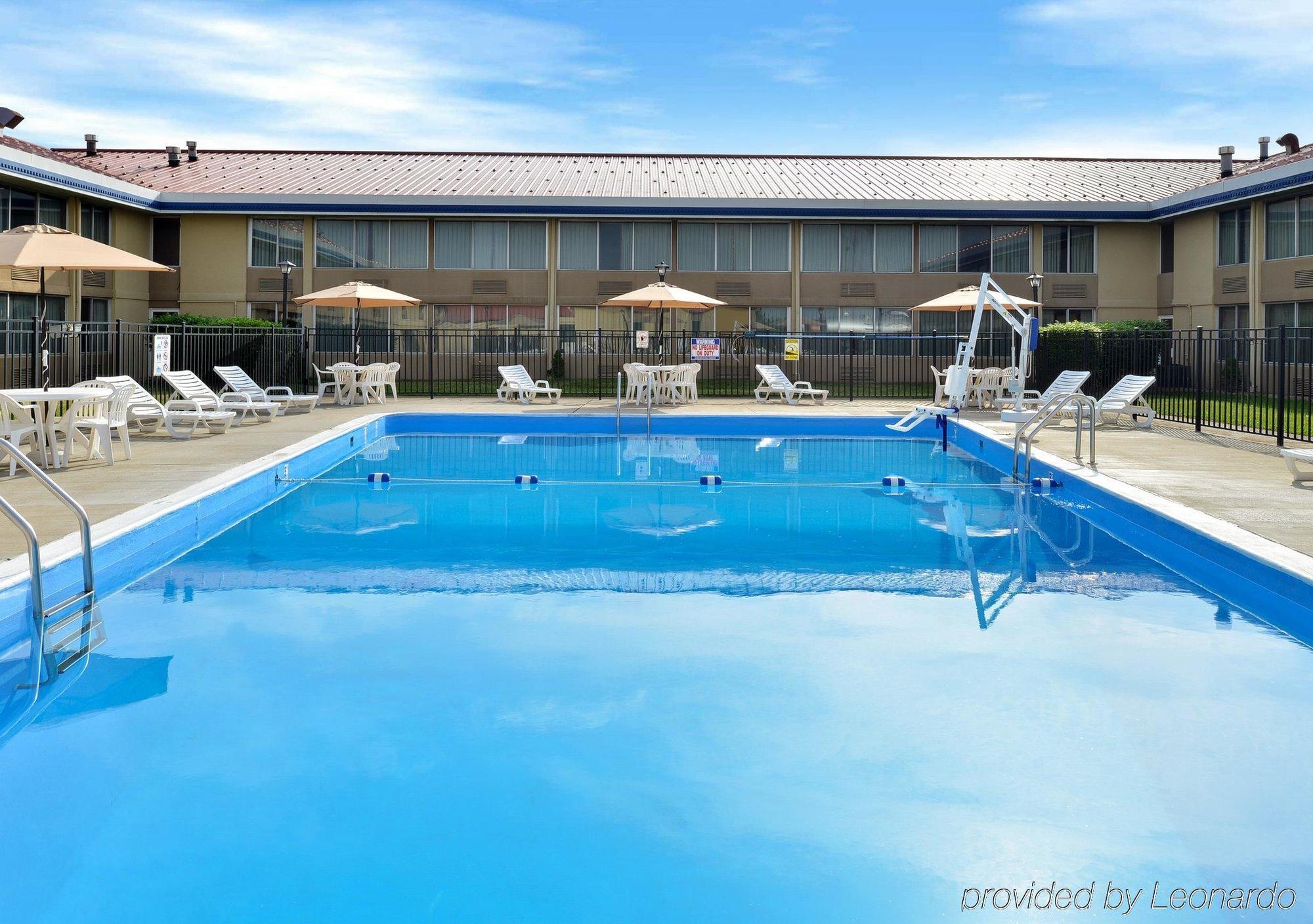 Econo Lodge Inn & Suites Triadelphia - Wheeling Ngoại thất bức ảnh