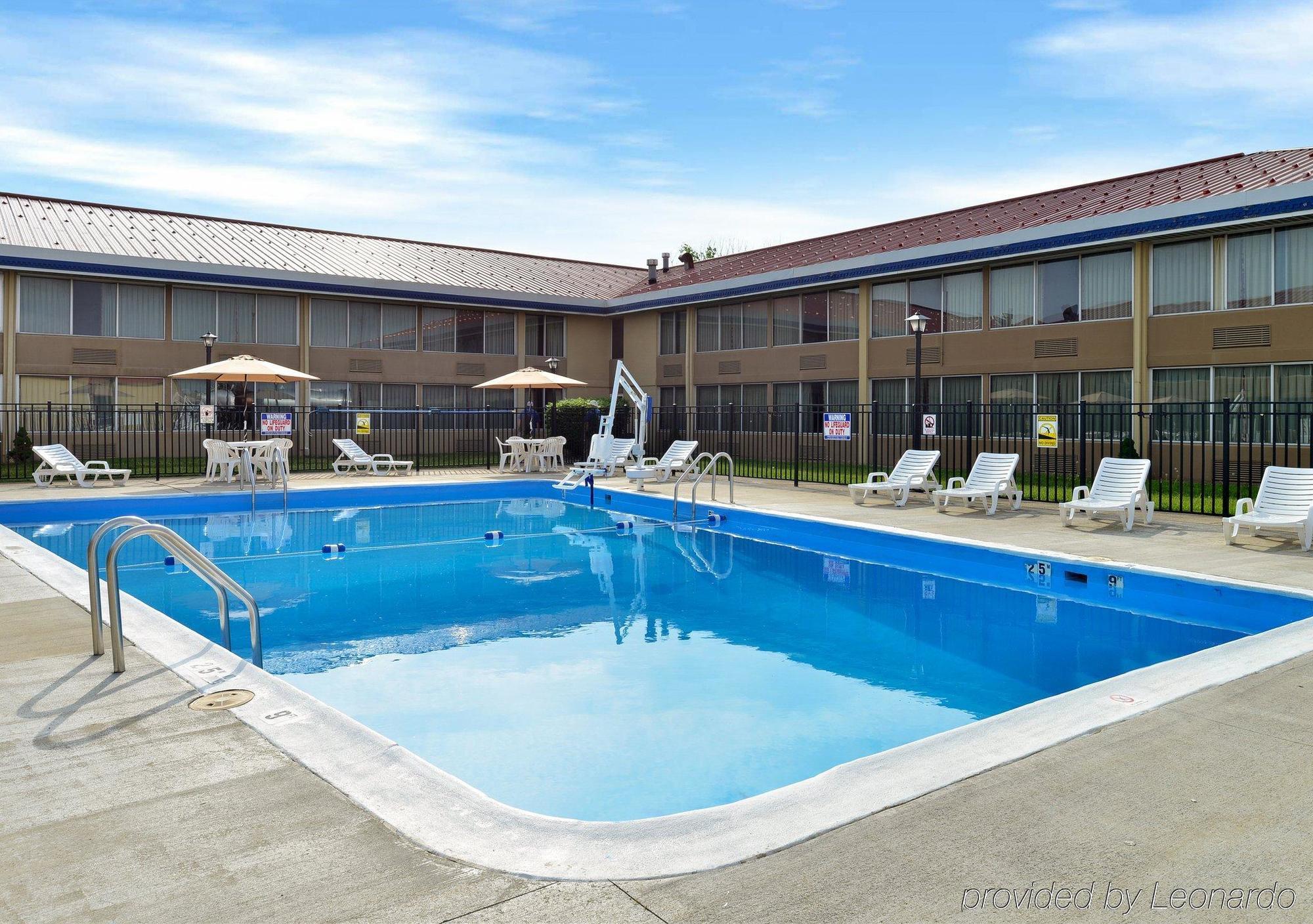 Econo Lodge Inn & Suites Triadelphia - Wheeling Ngoại thất bức ảnh