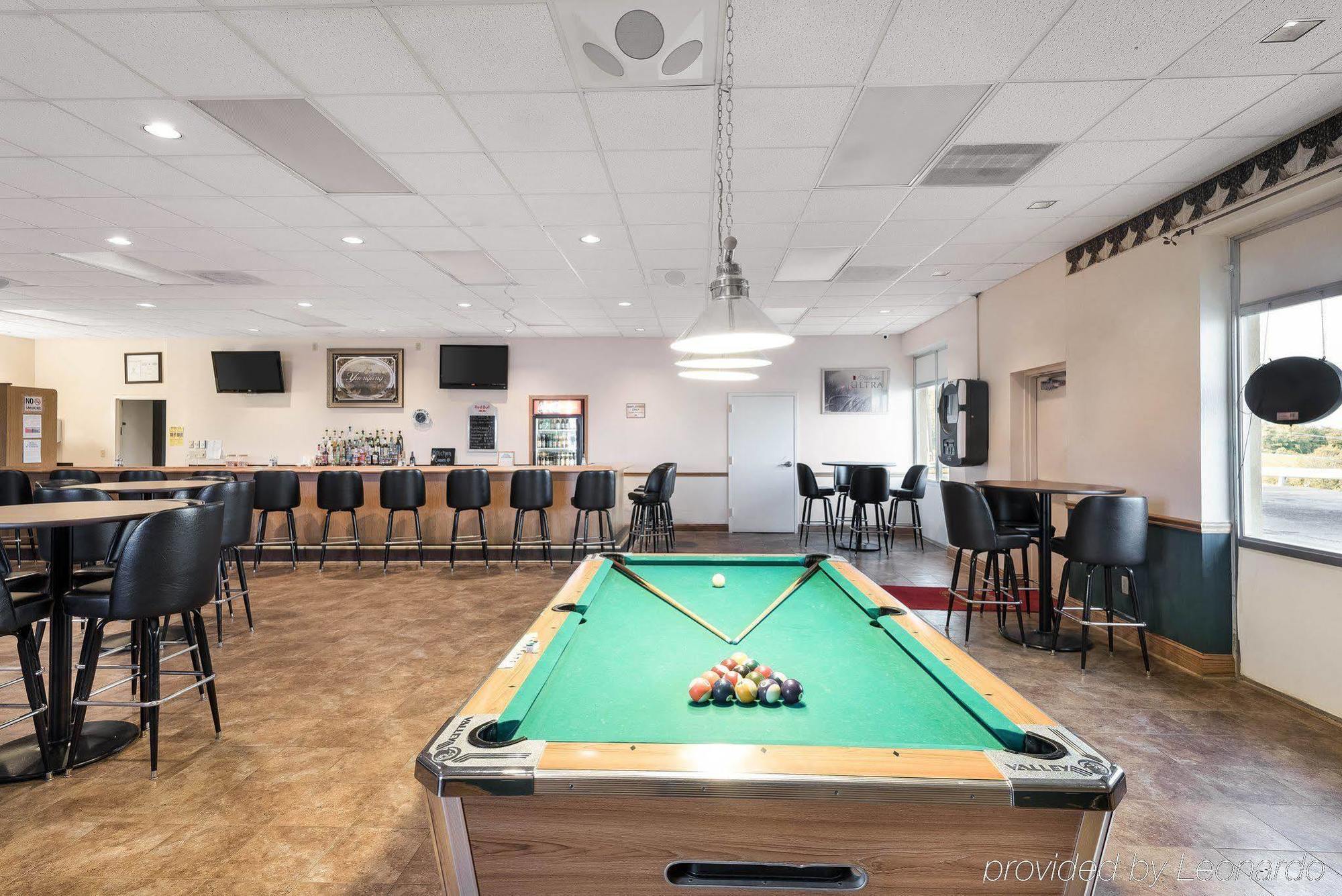 Econo Lodge Inn & Suites Triadelphia - Wheeling Ngoại thất bức ảnh