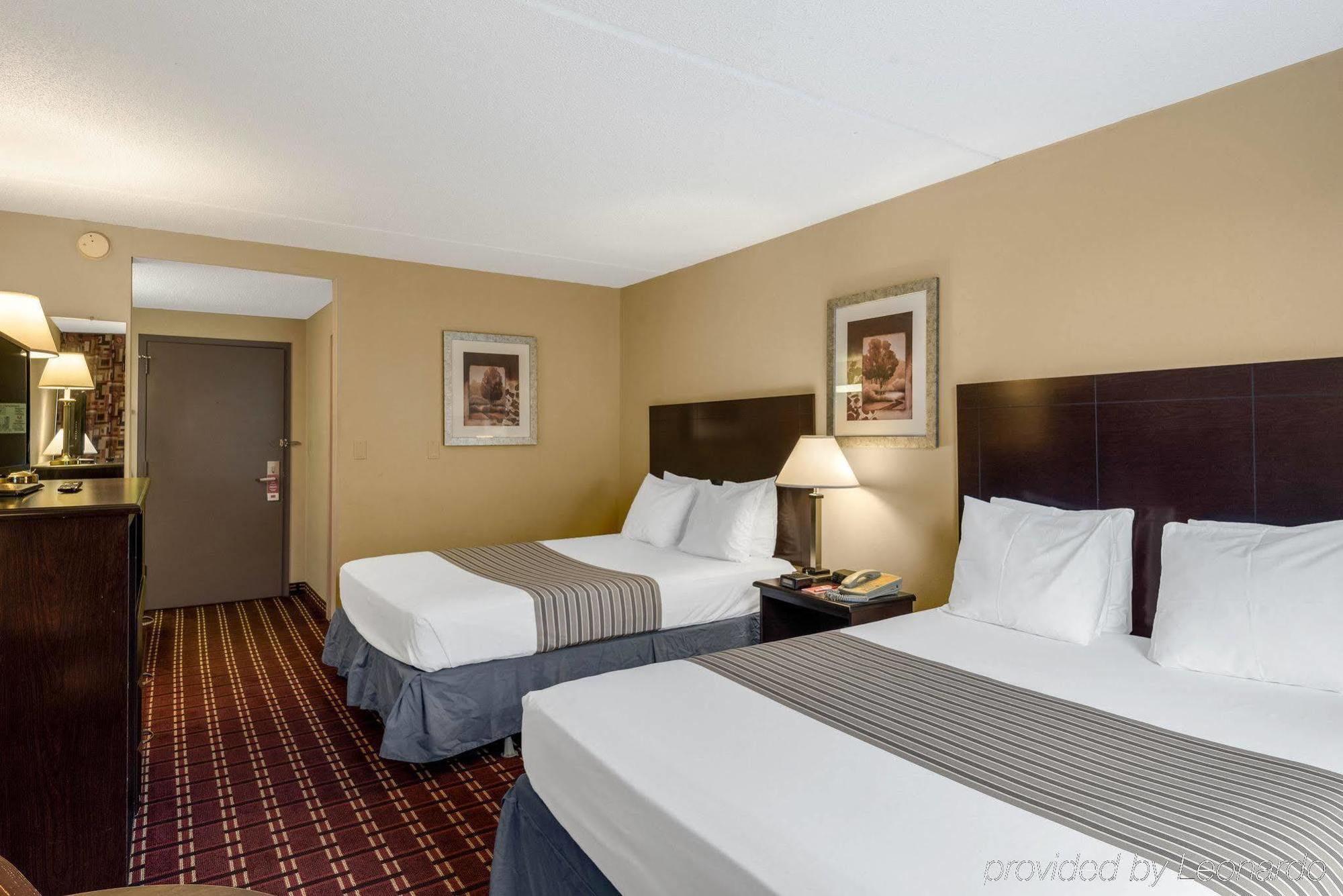 Econo Lodge Inn & Suites Triadelphia - Wheeling Ngoại thất bức ảnh
