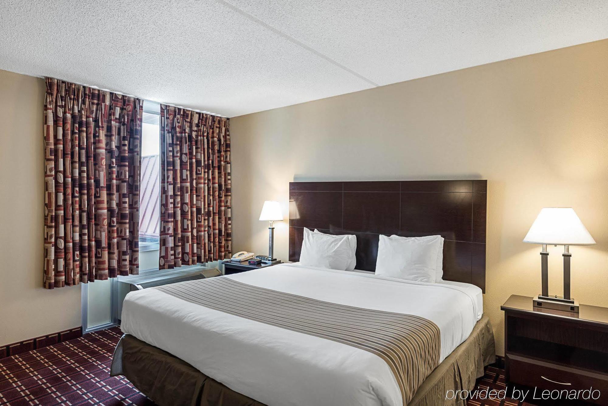 Econo Lodge Inn & Suites Triadelphia - Wheeling Ngoại thất bức ảnh