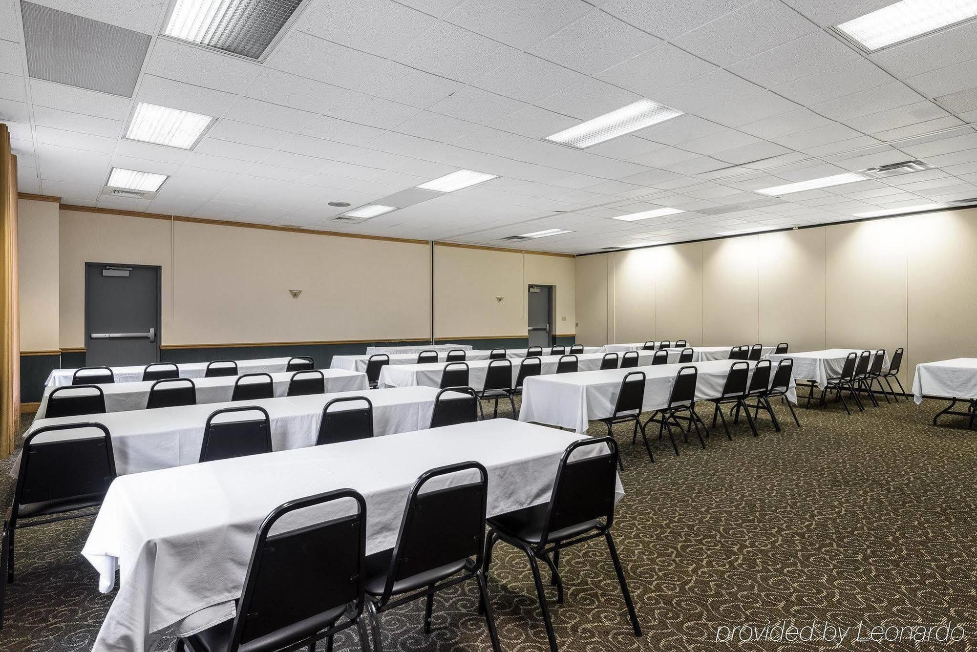 Econo Lodge Inn & Suites Triadelphia - Wheeling Ngoại thất bức ảnh