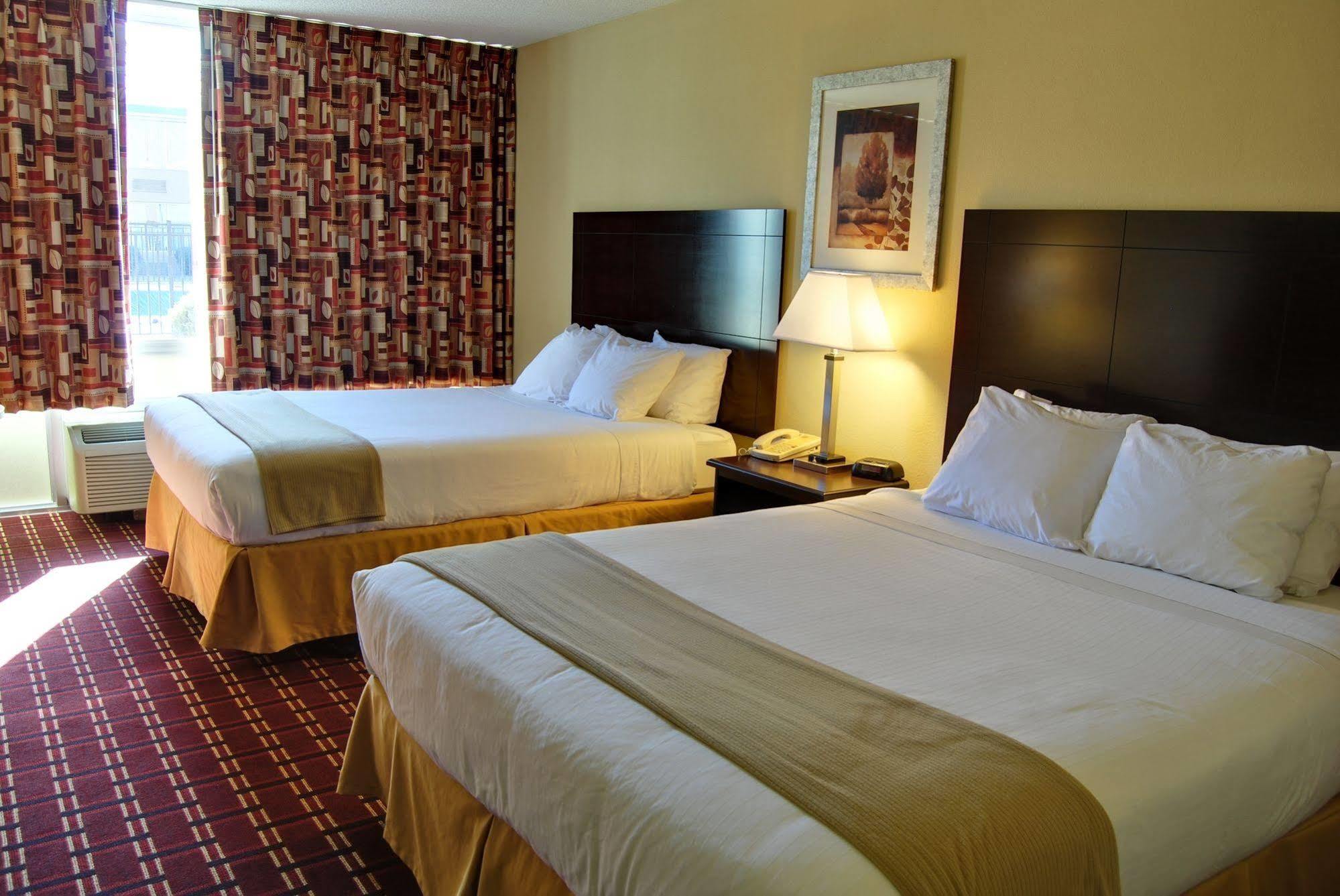 Econo Lodge Inn & Suites Triadelphia - Wheeling Ngoại thất bức ảnh