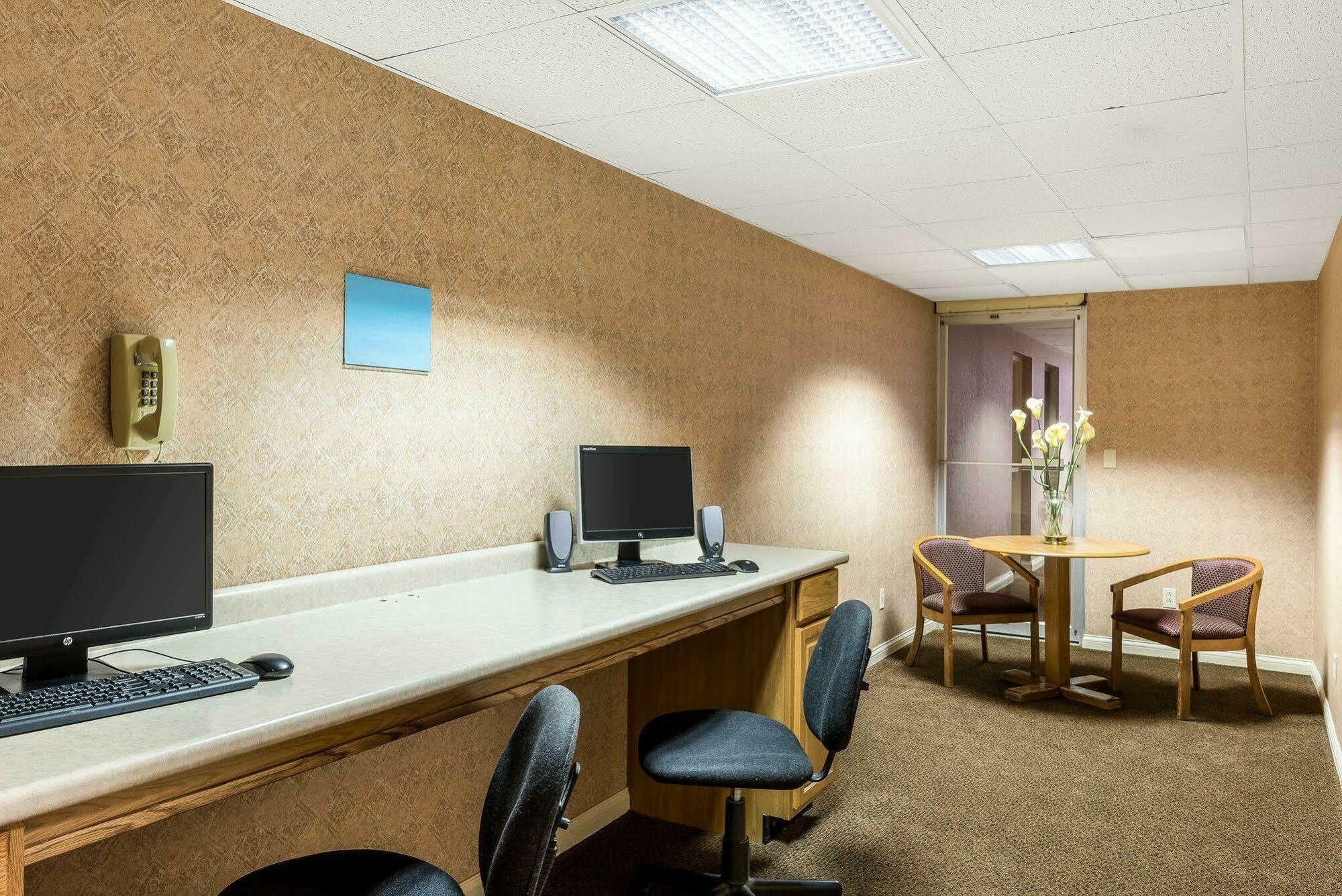 Econo Lodge Inn & Suites Triadelphia - Wheeling Ngoại thất bức ảnh
